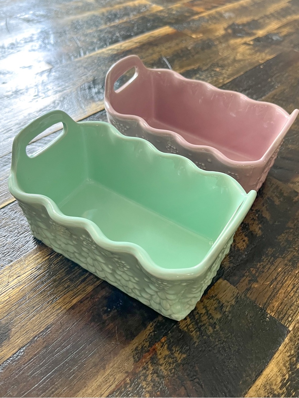 NIB Temptations 2 Ruffled Mini Loaf Pans Christmas Trees Pastel Baking Gift New